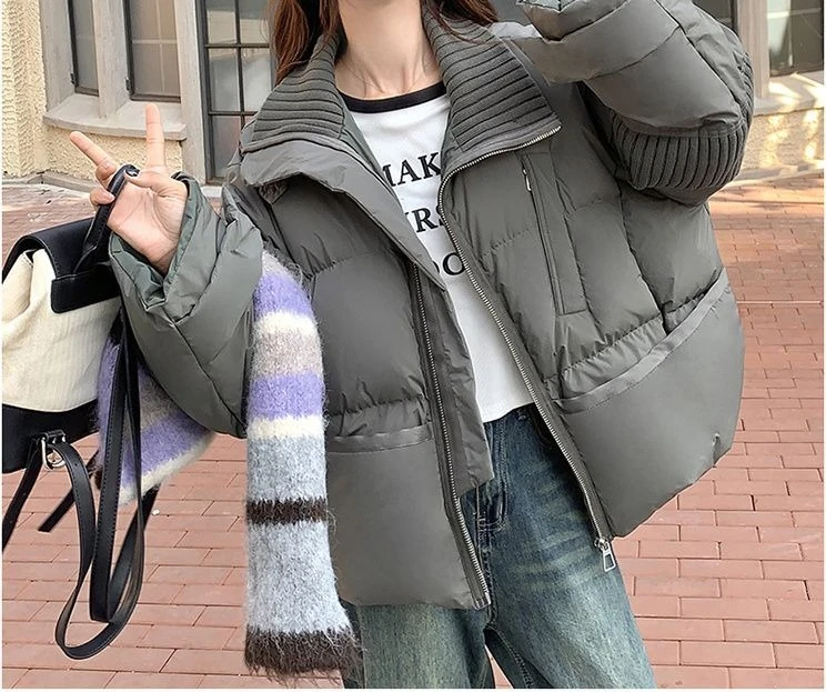 

Усовершенствованный короткий женский пуховик на белом утином пуху зимы 2025, модное вязаное плетение.