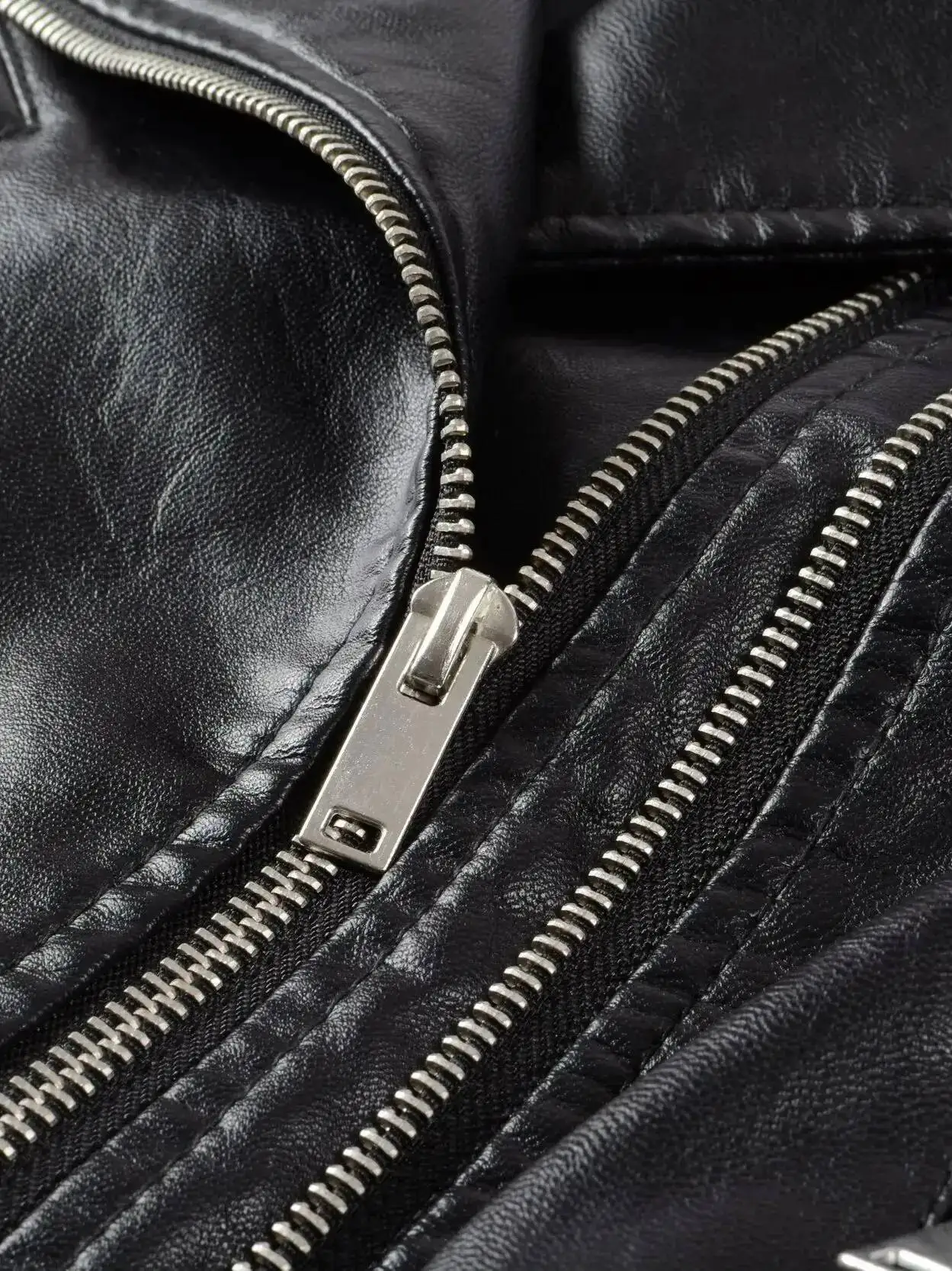 แจ็คเก็ตหนังเทียมสไตล์มอเตอร์ไซค์และไบค์เกอร์สำหรับผู้หญิง ฤดูใบไม้ร่วง-ฤดูหนาว ปี 2025 แนววินเทจ สตรีทแฟชั่น สีดำ สไตล์พังก์ เสื้อคลุม PU