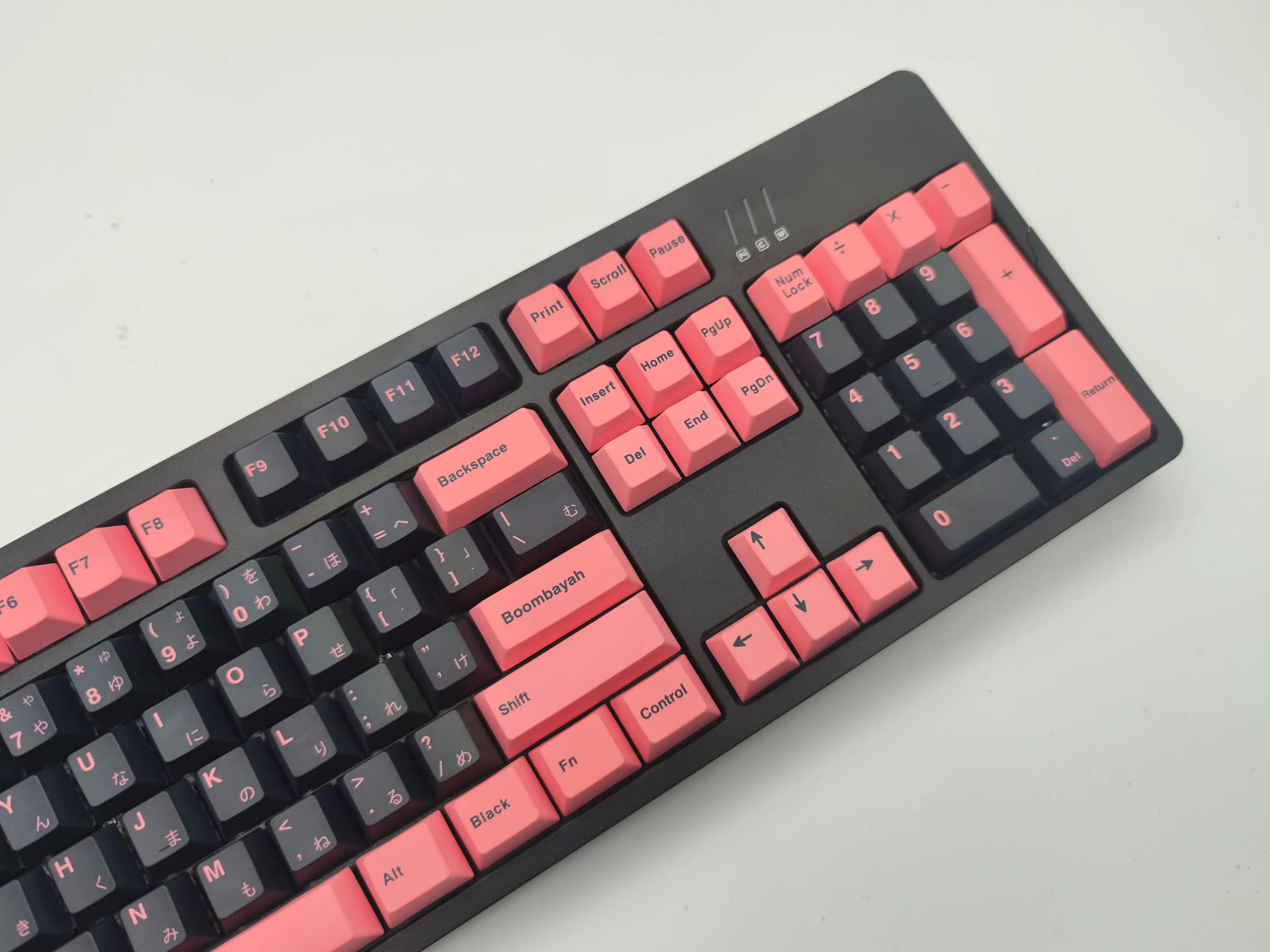 Gmk schwarz rosa pbt Tasten kappe, 129 Tasten Tasten kappen Kirsch profil Dye-Sub personal isierte gmk Tasten kappen für mechanische Tastatur