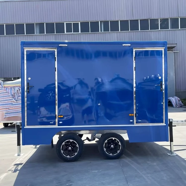 Sanitário Móvel com Sistema Completo de Circulação de Água, Suporte Estabilizador, Tanque Antivazamento, Controle Remoto, para Uso Externo