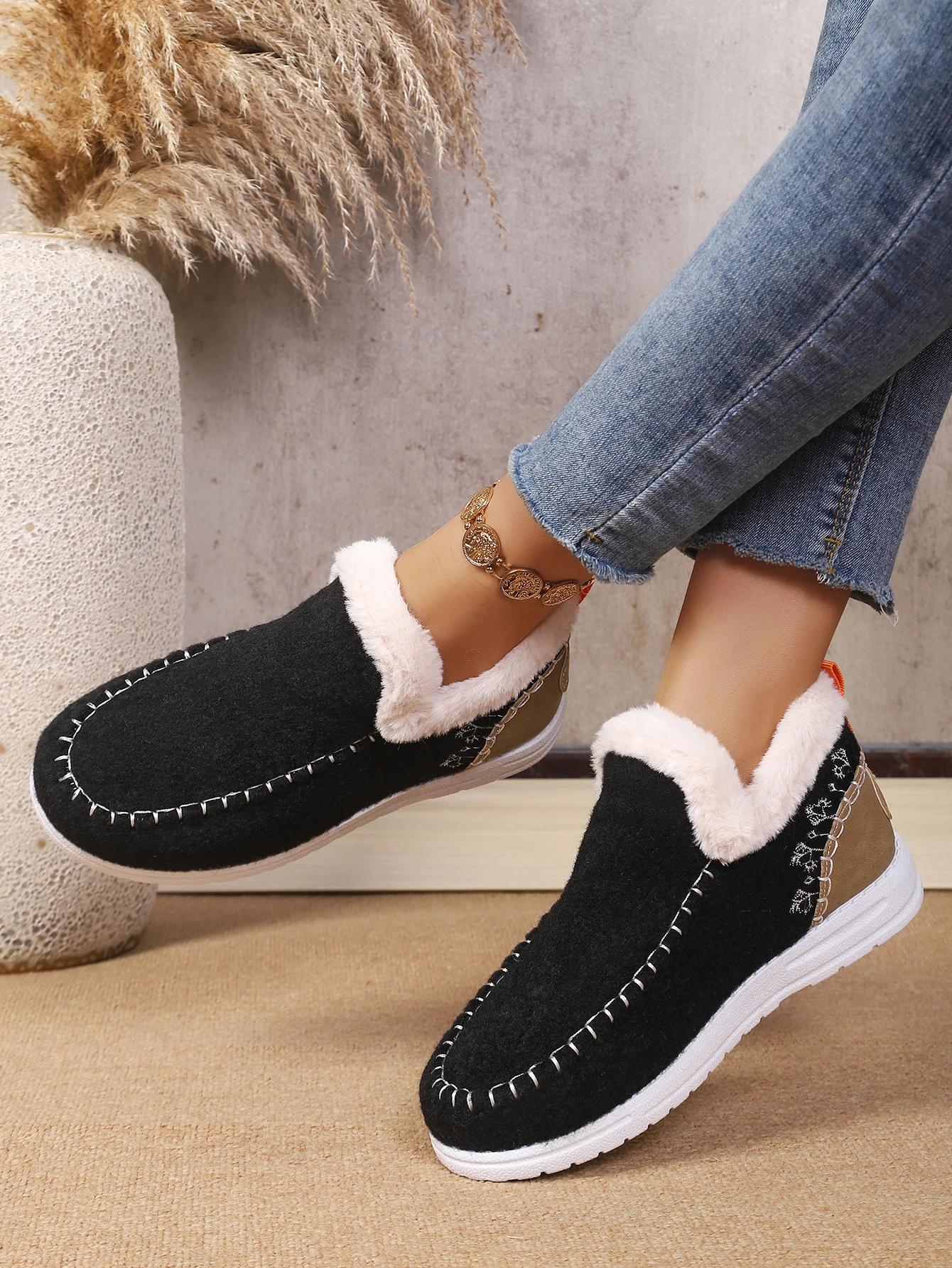 Damen Winter Slip-On Stiefeletten mit Flauschigem Kragen, Weichem Filz, Warmem Fleecefutter, Flach, Rutschfest, Leicht, für den Alltag, Schneestiefel – Detail 6