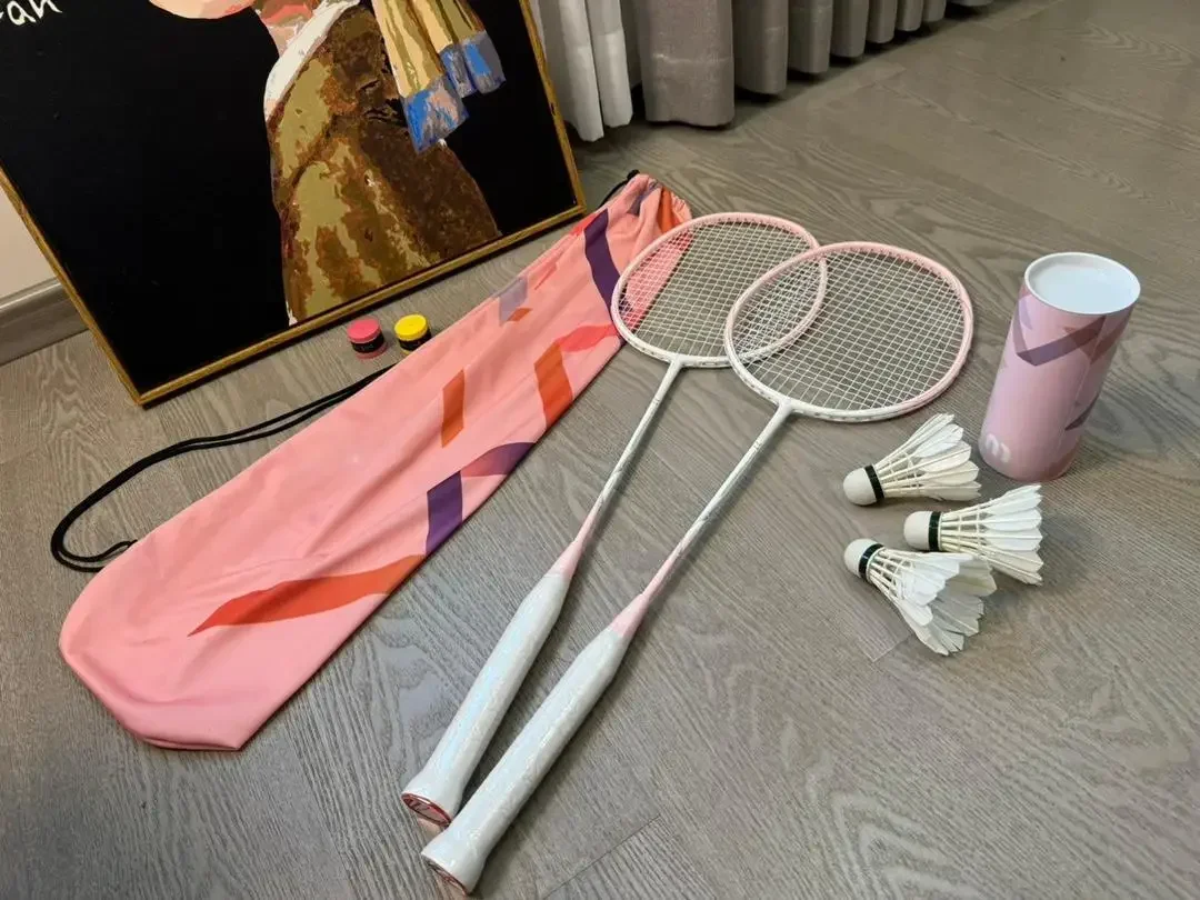 مثير مضرب كرة الريشة مجموعة كاملة مظهر رائع MIU العصرية الوردي خفيفة للغاية كامل الكربون مضرب كرة الريشة منخفضة مفتاح الفاخرة