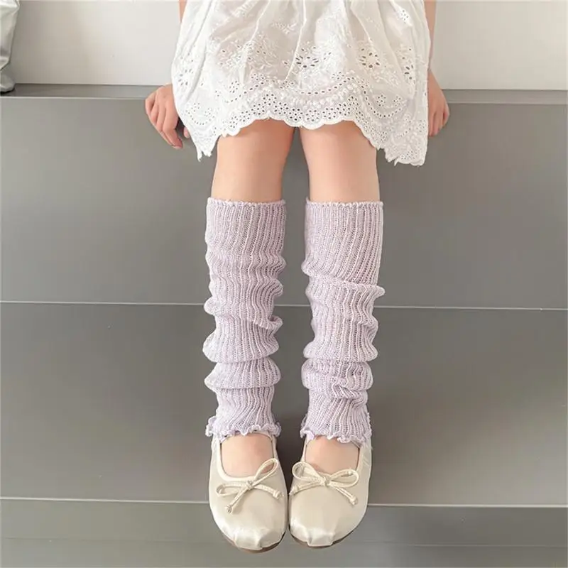 95AE جوارب محبوكة عصرية لتدفئة الساق للأطفال قابلة للتكديس مع تفاصيل مضلعة للفستان وحفلات أعياد الميلاد