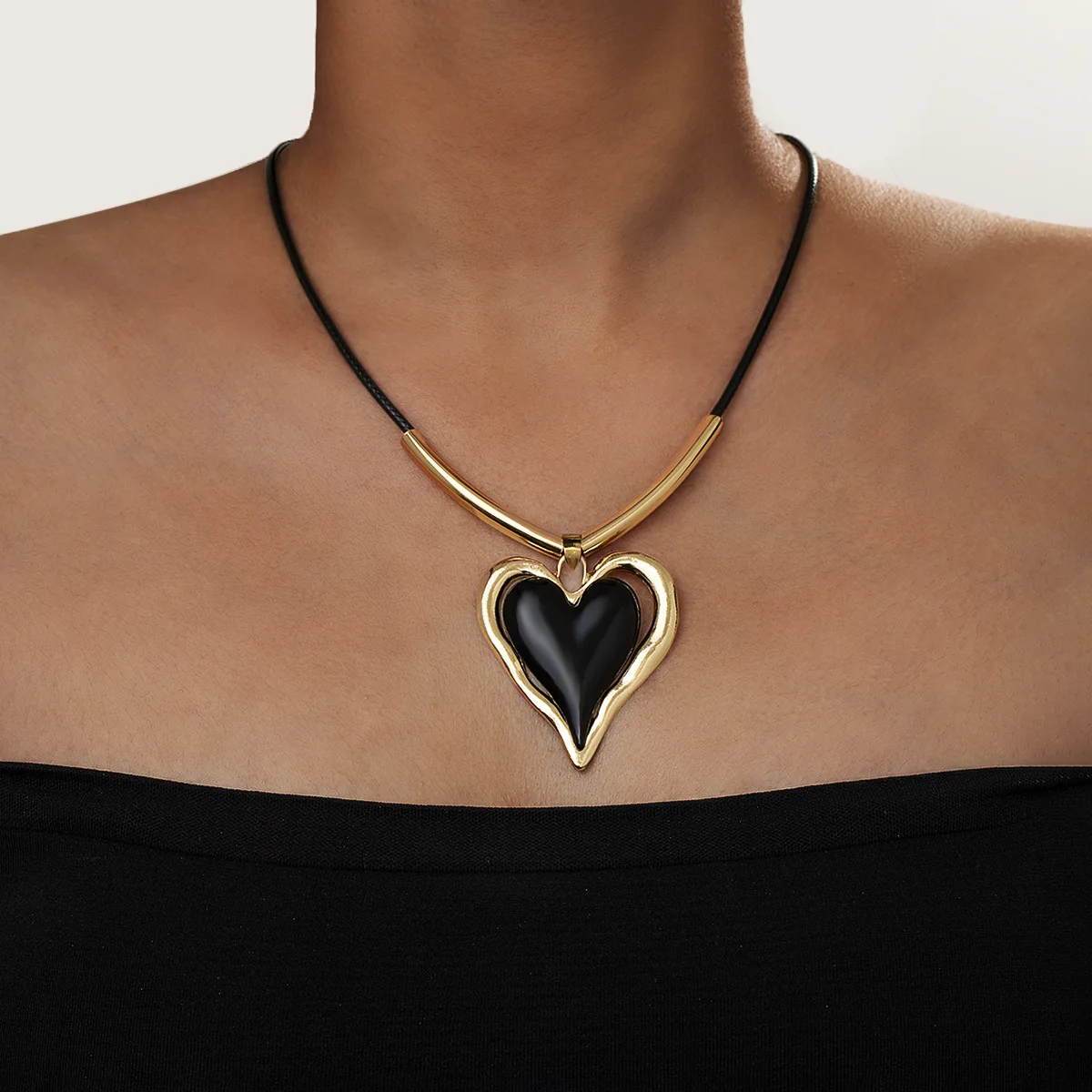 New Fashion Exaggerated Design Irregular Love Spiral Geometric Large Pendant Women Necklace