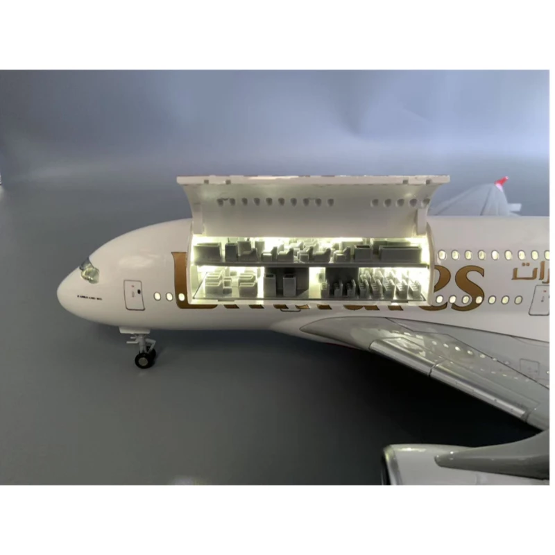 2025 نوع جديد دييكاست نموذج A380 الإمارات الخطوط الجوية الراتنج قابل للفتح باب المقصورة طائرة مع مجموعة الخطوط الجوية الخفيفة عرض الهدايا