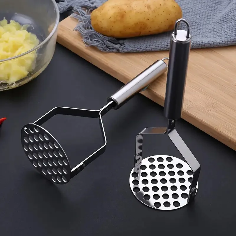 Manual Masher - Ergonomic handle and easy squeezing for effortlessly making perfect mashed potatoes.
