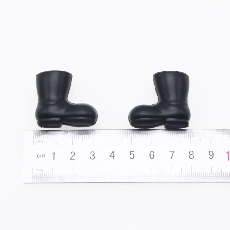 2Pairs Dollhouse Miniature Elf Rain Shoes Mini Plastic Black Christmas Boots Doll House Miniature Scene  Props Doll Accessories