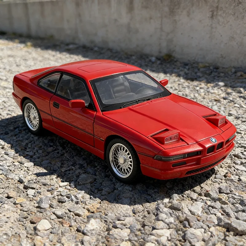 

Модель спортивного автомобиля 1:24 850 CSI E31 из сплава, литая под давлением, металлическая, классическая, ретро, гоночная, с имитацией звука и света, подарок для детей