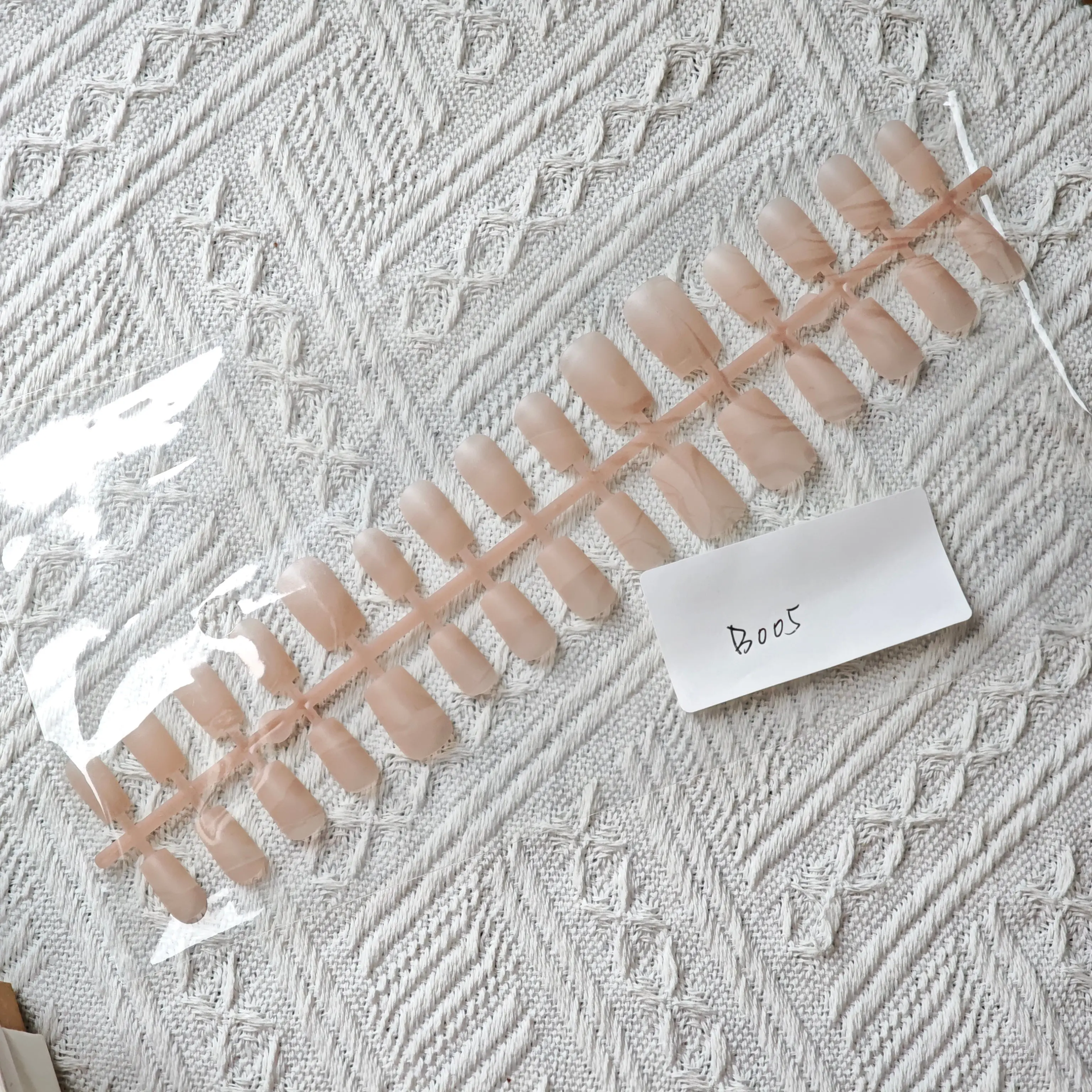 

30pcs Seamless Nude Fake Nails – DIY Matte Press-On Nails No Filing Needed Ultra Thin & Lightweight Oval & Square Shapes