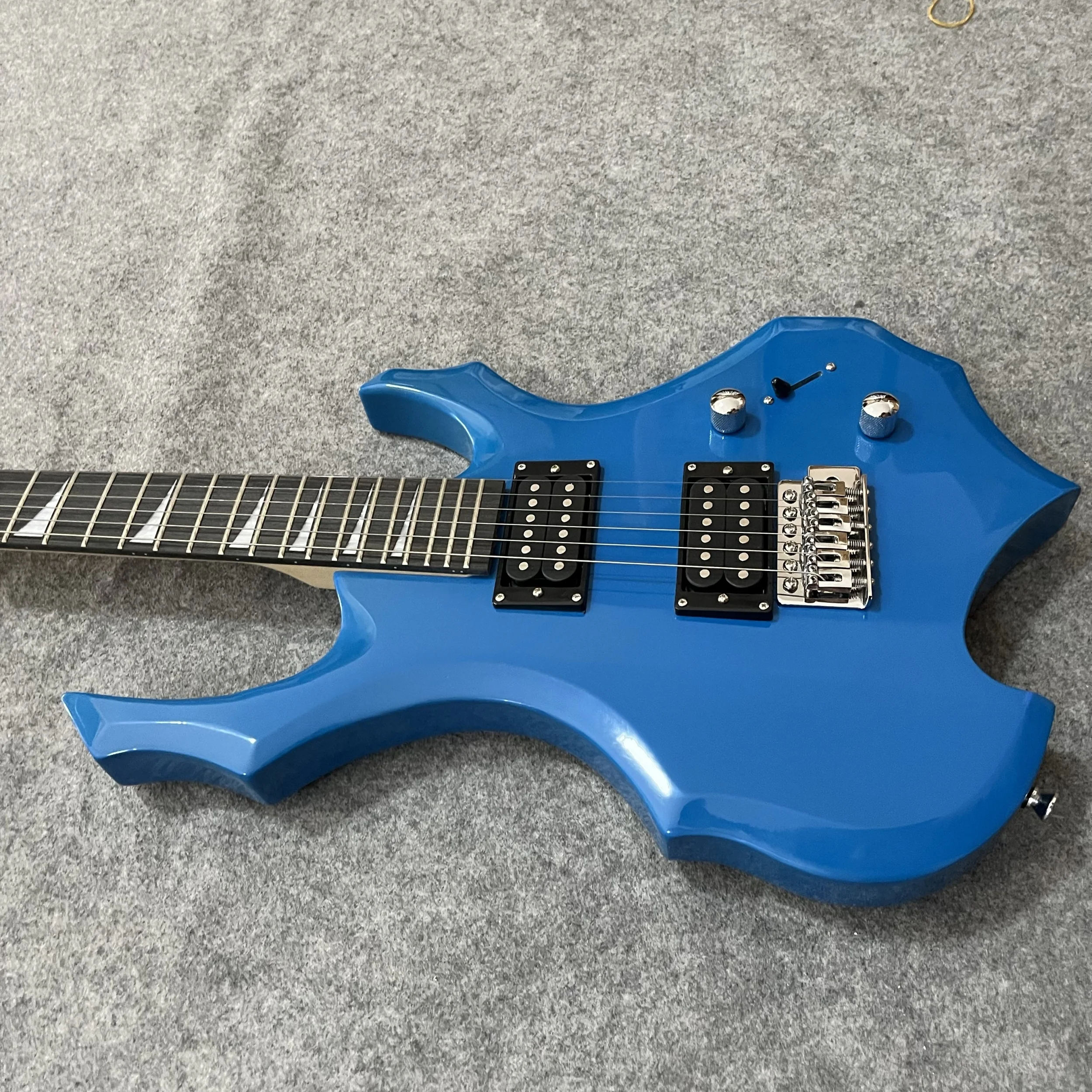 جيتار كهربائي أزرق مشهور للمبتدئين يأتي مع حقيبة ظهر للجيتار