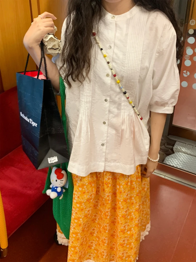 

Удобный однотонный женский топ в японском стиле с рукавом 3/4, плиссировкой «гармошка», белым воротником-стойкой и свободным кроем