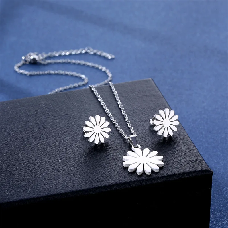 

Japanese And Korean Fresh Daisy Necklace Earrings Set Women's Simple Stainless Steel Flower Jewelry Wholesale Direct Sales