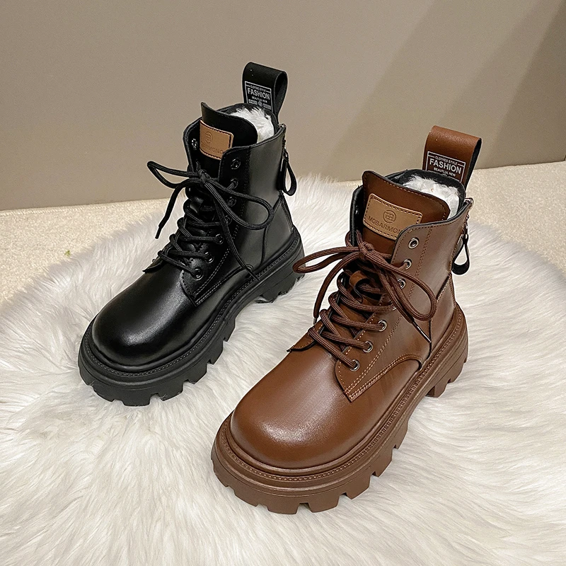 

The fashionable ankle boots come in two colors with a round-toed lace-up design, suitable for daily wear and commuting