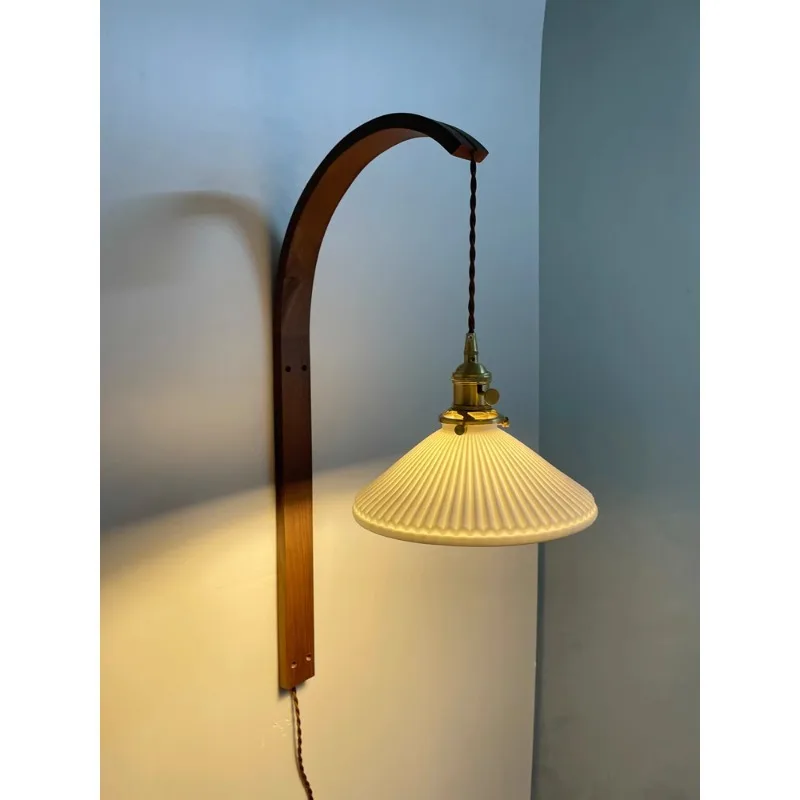 

Japanese-style wabi-sabi wind medieval zen homestay living room background wall study bedroom bedside walnut wall lamp night