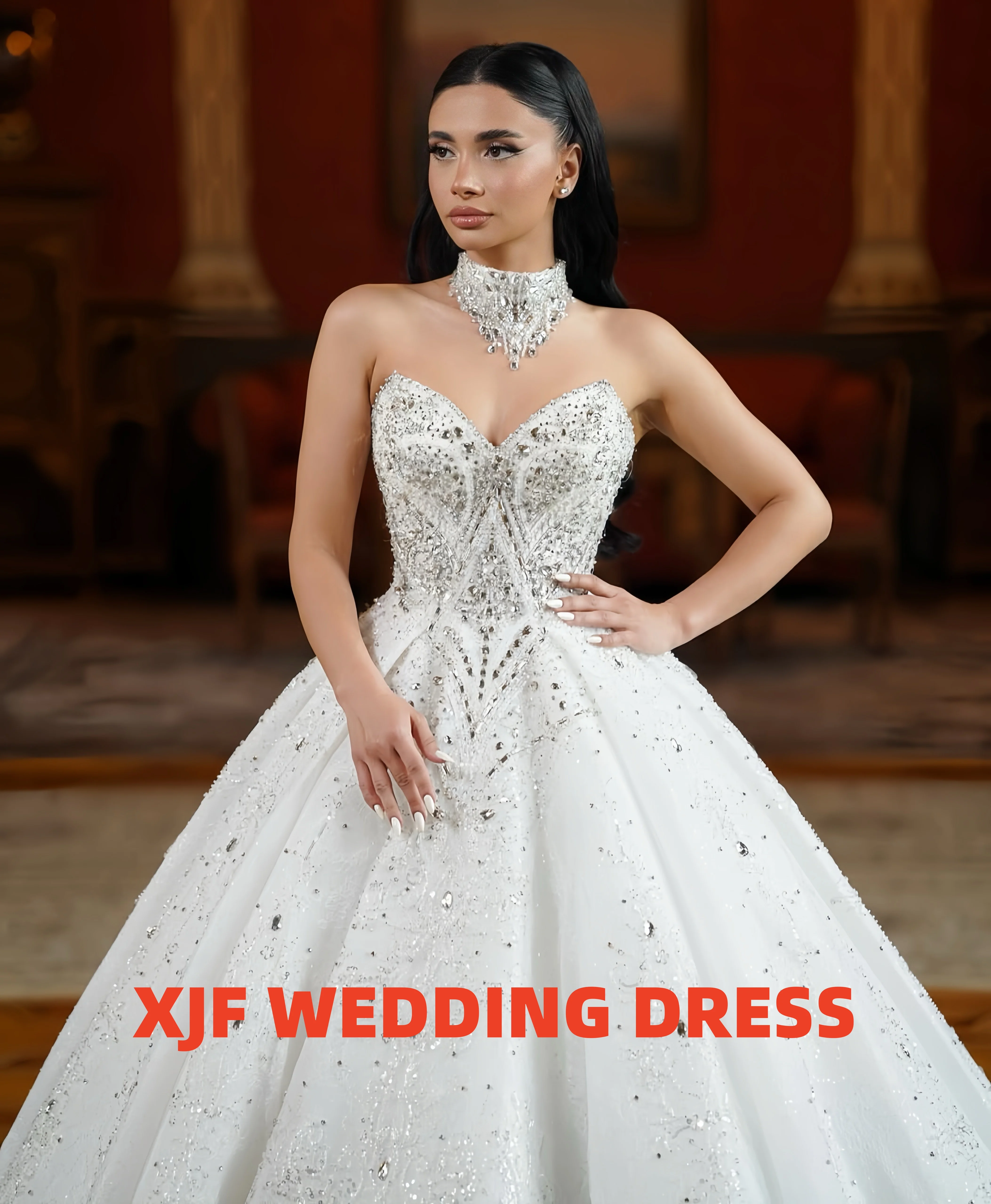 فستان سهرة فاخر بياقة حلوة بدون أكمام مطرز بالخرز من أماندا نوفيا فساتين سهرة فاخرة للنساء