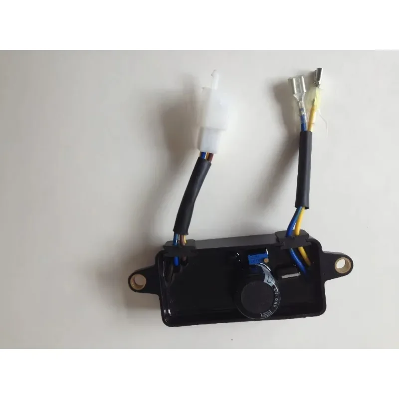 Regolatore automatico di tensione Generatore elettrico rettangolare AVR per generatore a benzina 2KW 3KW GX160 168F Pezzi di ricambio di alta qualità