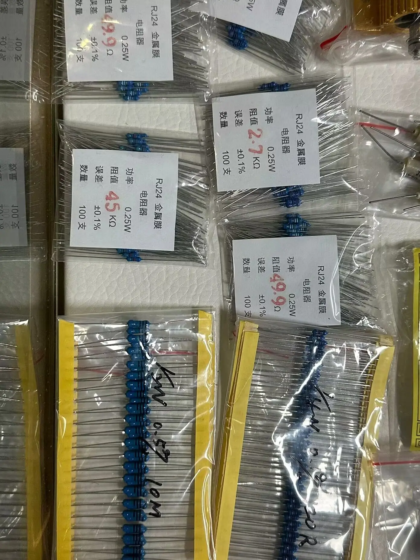 

100pcs 0.25w 1/4W precision metal film resistance 0.1% 1K 1.1K 1.5K 1.2K 1.6K low temperature drift 25ppm