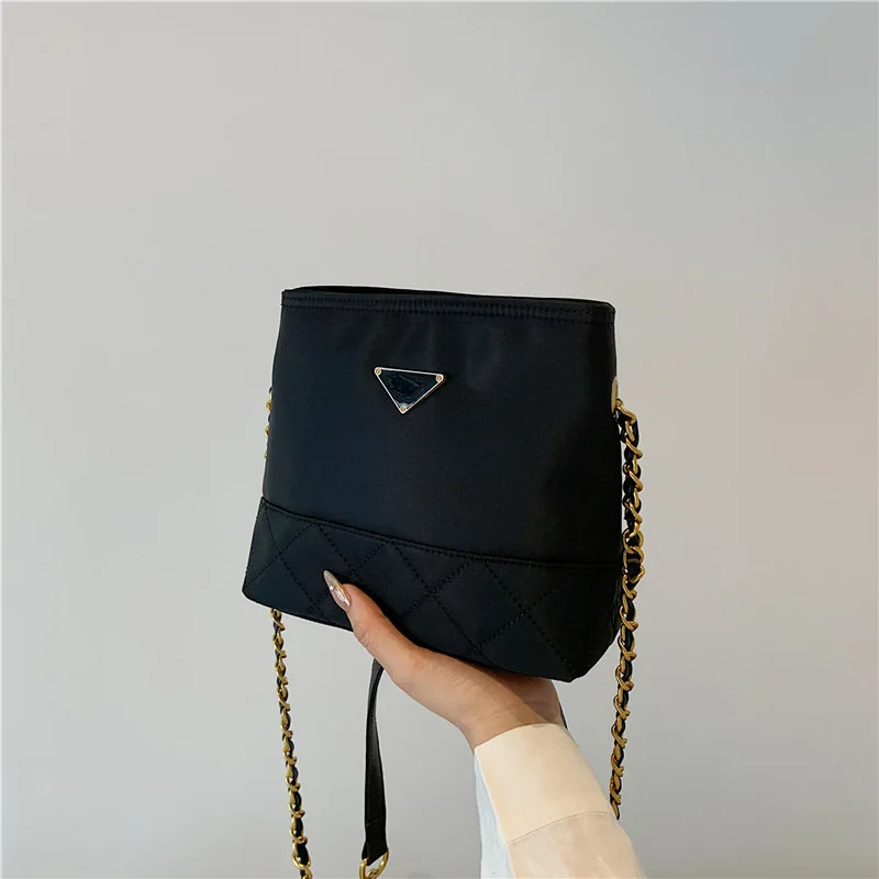 

2025 модная сумка через плечо, женская сумка через плечо из ткани Оксфорд, маленькая квадратная сумка, легкий ремешок-цепочка, повседневная мода на каждый день