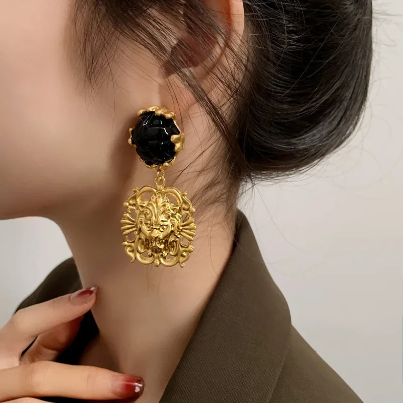 

Golden Irregular Earrings for Women Lion Head Eardrop Unique Metal Baroque Design Dangle Jewelry With Exquisite Gift Box