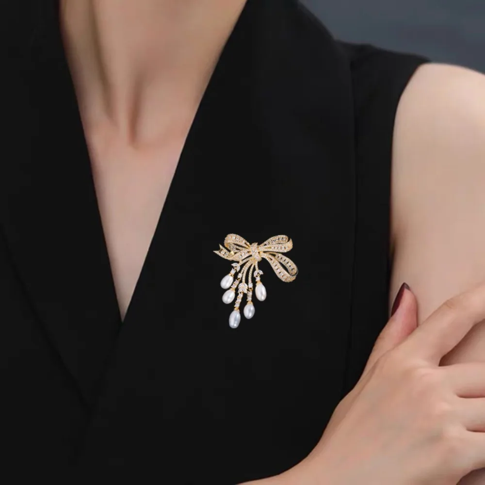Full of Diamonds Luxury Brooch Bowknot Pearl Tassels Rhinestone Brooch Heavy Craftsmanship Women Lapel Brooch Party Occasions