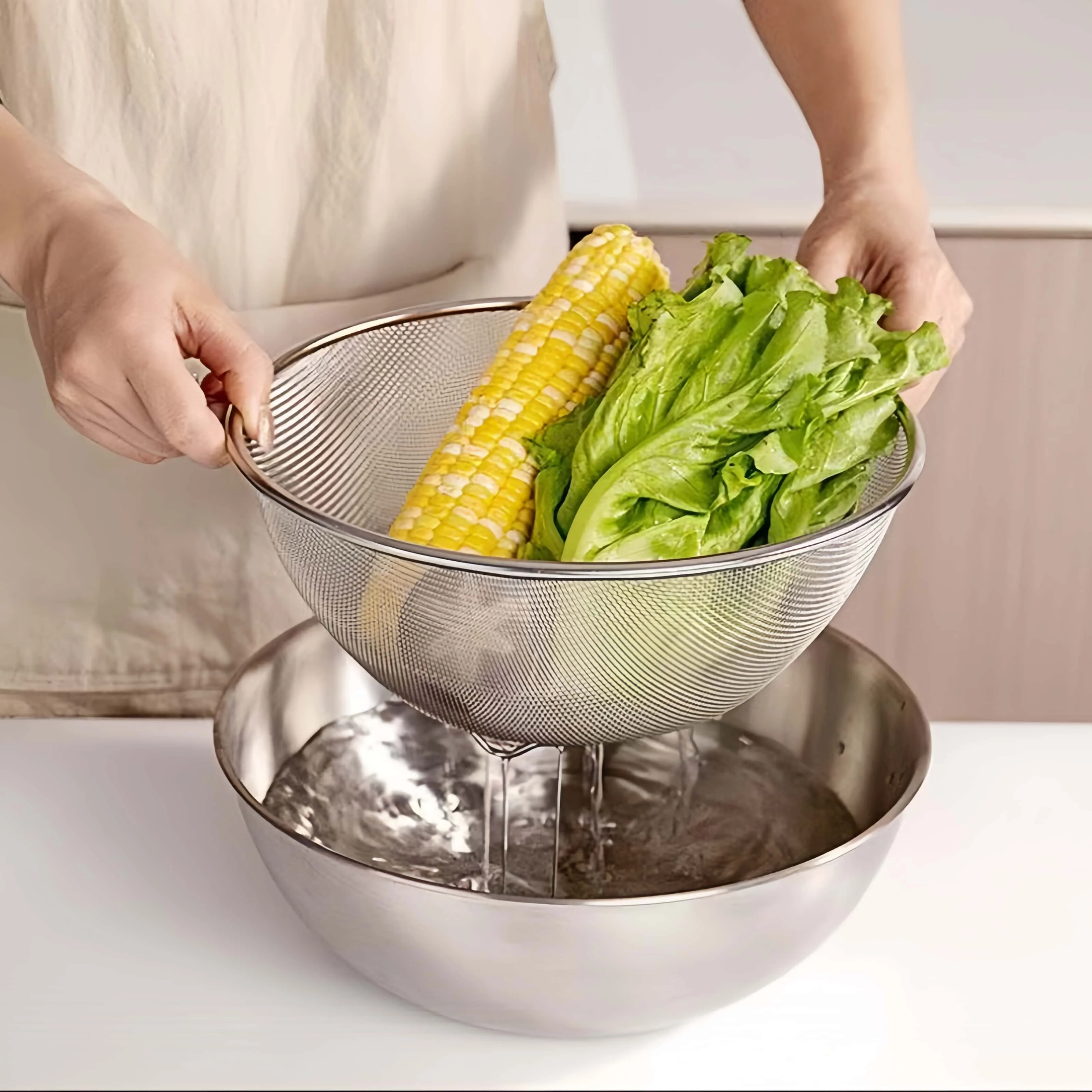 2 Pcs Stainless Steel Mixing Bowls for Kitchen Use, Egg Beating Bowls, Vegetable Washing Bowls, Rice Washing Baskets, Rice Strainers, Draining Baskets, Water Filtering Baskets
