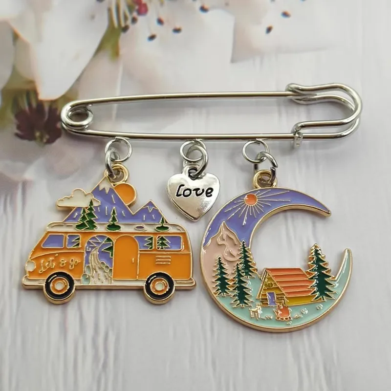 New Fashion Brooch Enamel Moon Star Country Love Bus Camping Camping Couple Shirt Pin Handmade Jewelry Gift