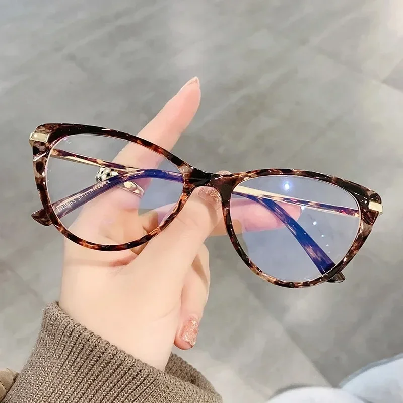 Gafas de ojo de gato con personalidad para mujer, gafas transparentes antiazules, gafas de diseñador de marca, montura óptica Retro, nueva tendencia