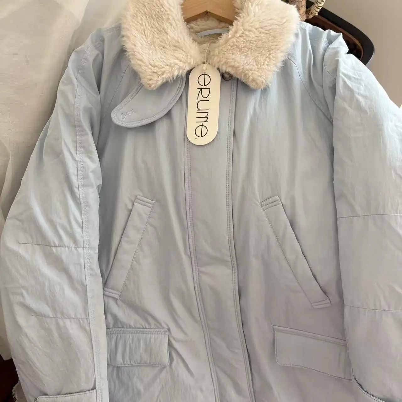 เสื้อแจ็คเก็ตพาร์กาแบบวินเทจสีขาว ยี่ห้อ East Gate Erume รุ่น Casual  บุด้วยใยโพลีเอสเตอร์  แขนยาว  ความยาวปานกลาง  ปิดด้วยซิป