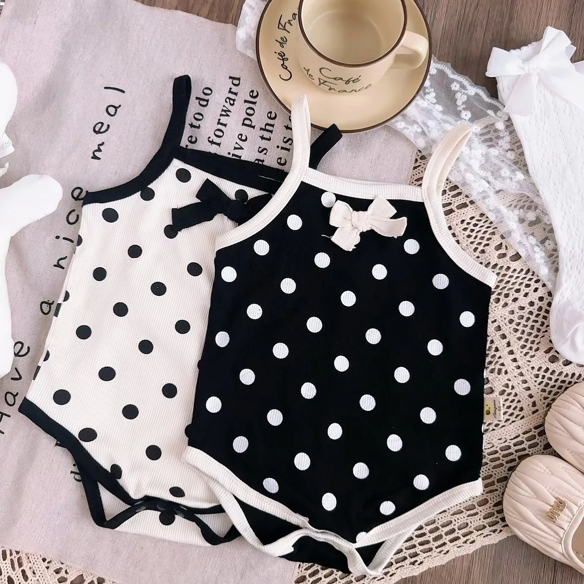 

Baby girl camisole bag fart jacket sleeveless summer baby jumpsuit vest Ha Yi thin cute summer outfit