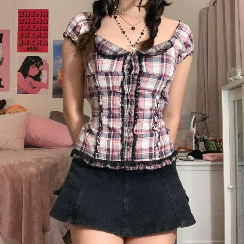 Cseta Retro Fena com Cinto na Cintura Estampa Xadrez de Botão Único Manga Curta Gola Quadrada Design Vazado Moda de Verão