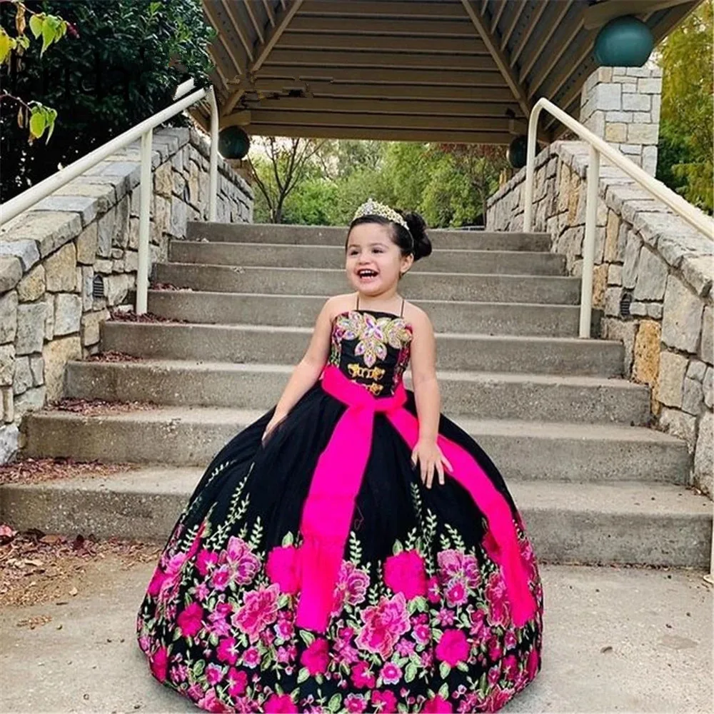 Mini robe de princesse noire pour enfants, broderie appliquée, robe d'anniversaire pour fille de fleur, charro mexicain, reconstitution historique