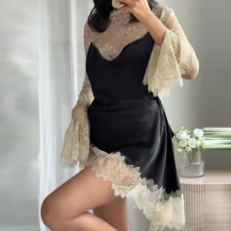 Modna sukienka mini z koronkowymi wstawkami, satynowa, wiązana na szyi, elegancka, z blokami kolorów, z długim rękawem, dopasowana, z wysokim stanem, prześwitująca.