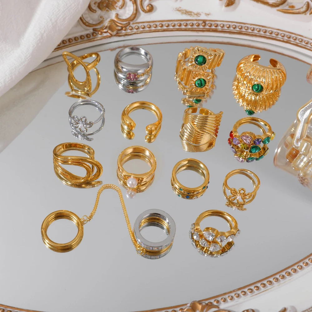 Vintage Fashion Trends 2025 - 2025 Trend Statement Finger Rings Women