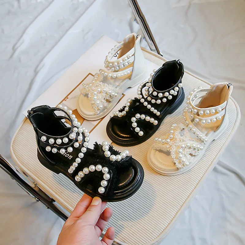 Sandalias planas con cuentas romanas para niña, zapatos de princesa con perlas, color negro y beige, para verano, 2023