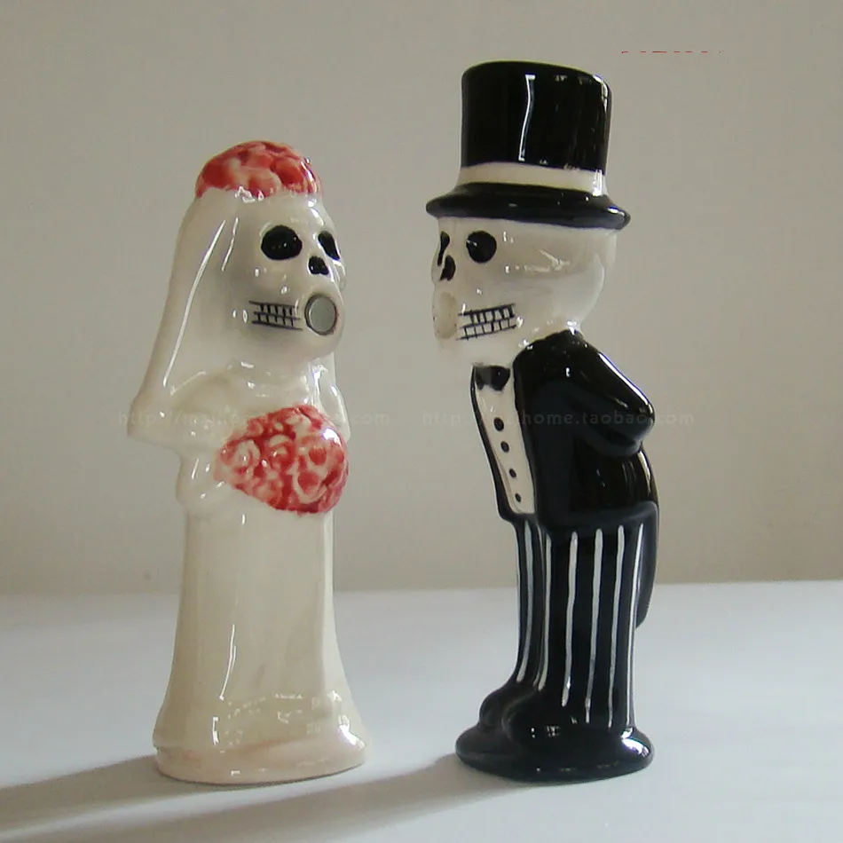 1 pair Ceramic ornaments zombie bride seasoning bottle funny Salt Pepper Cumin Powder Box Tool Skull decoration spice jars CL407