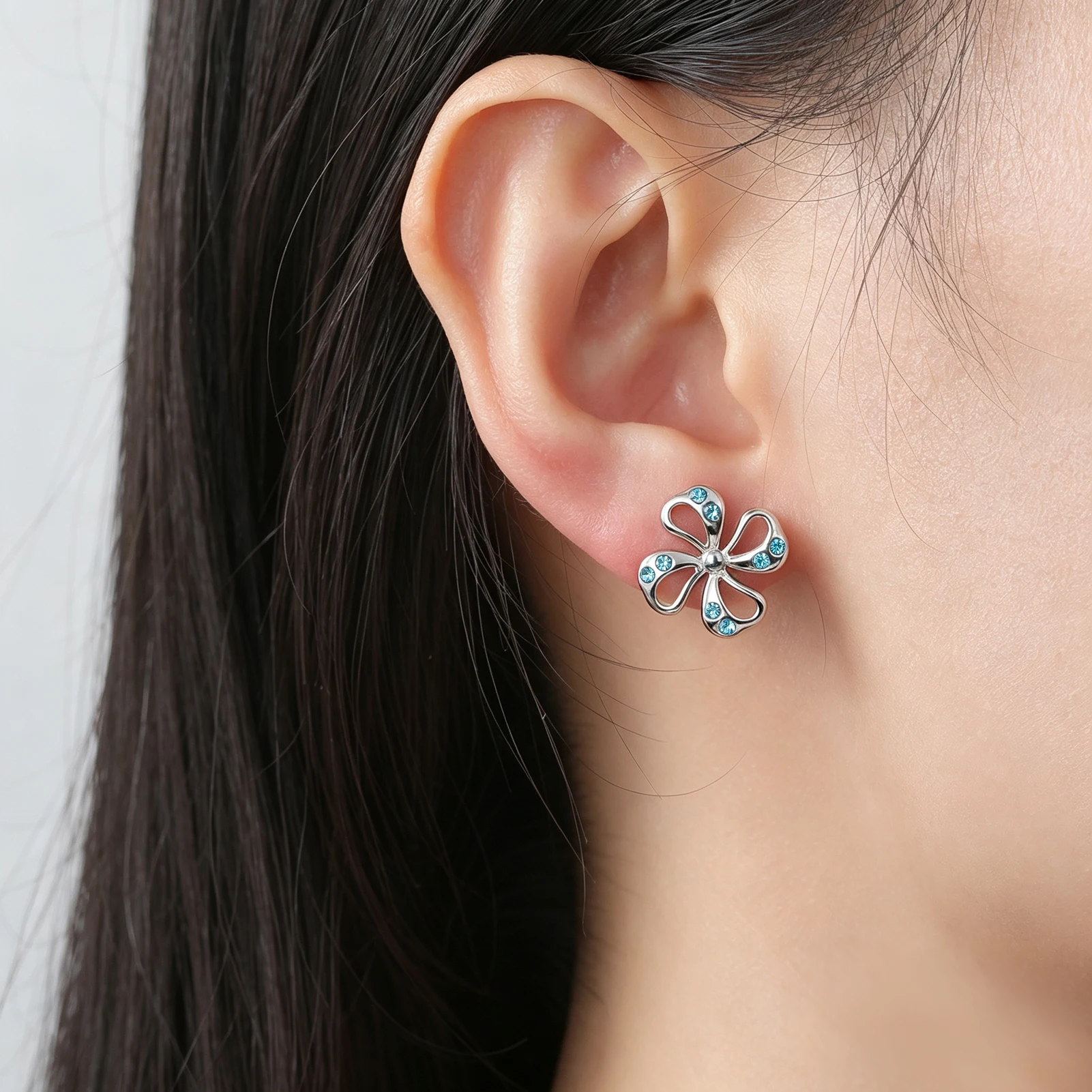 Eueavan Edelstahl Vierblättriges Kleeblatt Strass Ohrstecker Glücksbringer Zierliche Ohrringe Schmuck für Frauen Jubiläumsgeschenk – Detail 4