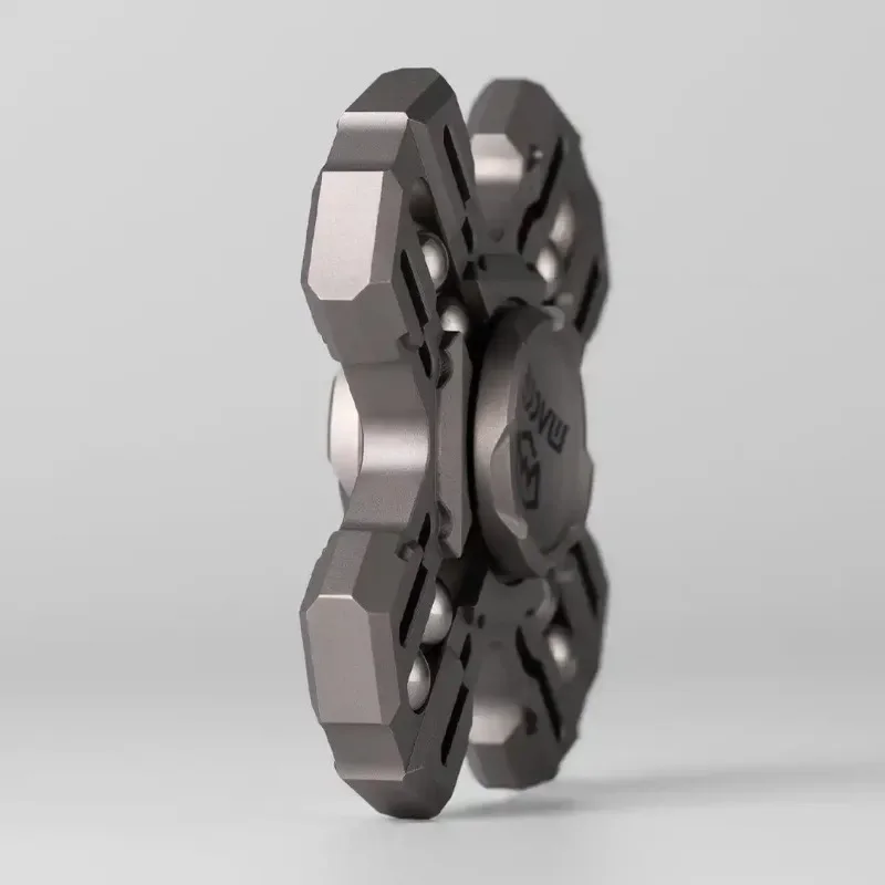 MACKIE Paladin Fidget Spinner Rotation At High Speed EDC Stress Relief Toys