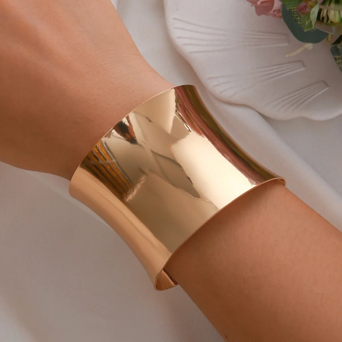 European and American cross-border shiny exquisite gold exaggerated wristband bracelet accessories