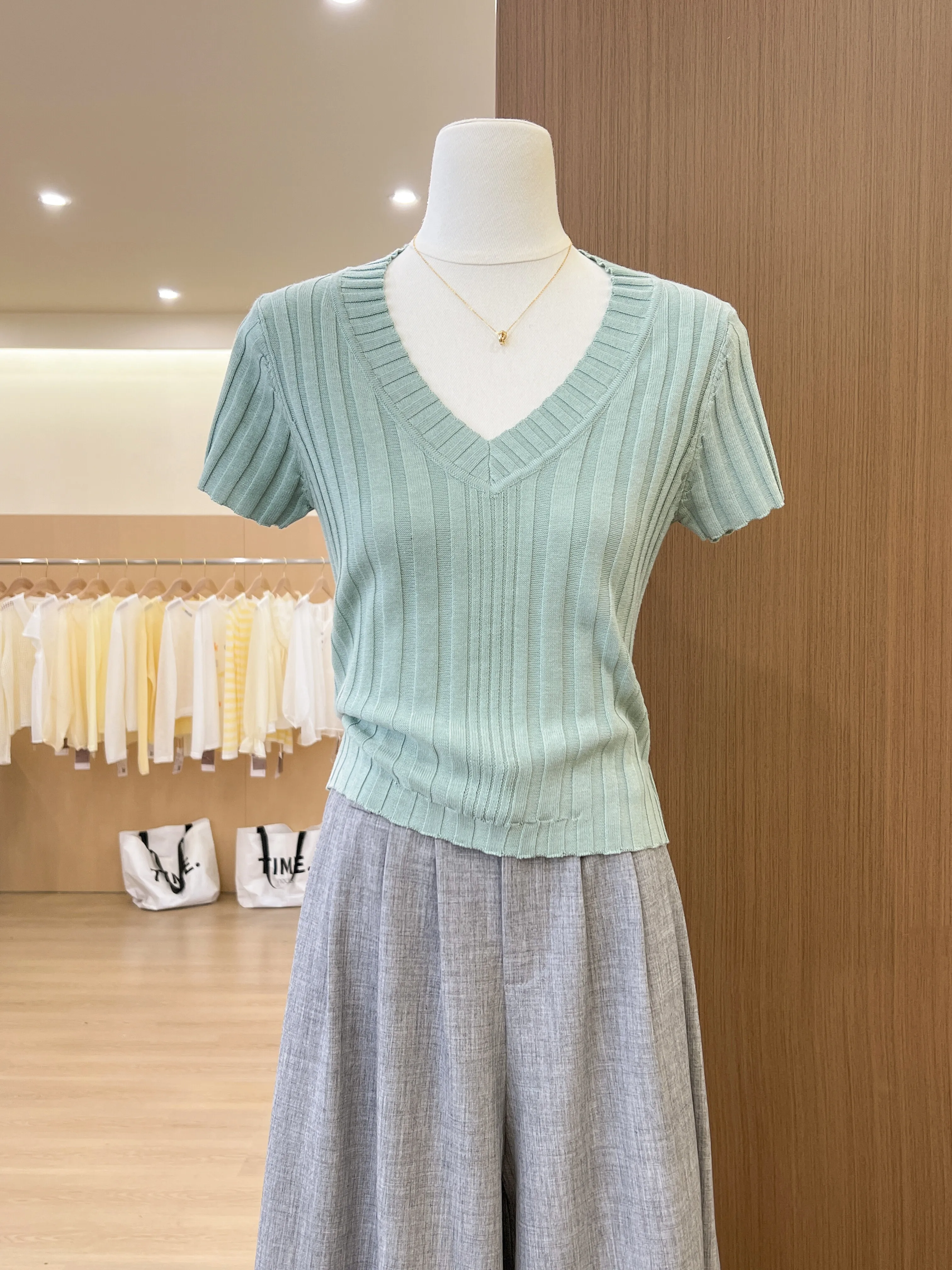 2026 New Women's V-Neck Vertical Ribbed Short Sleeve T-Shirt Summer Fashion Slim Fit Simple Casual Versatile Top Commuter Wear