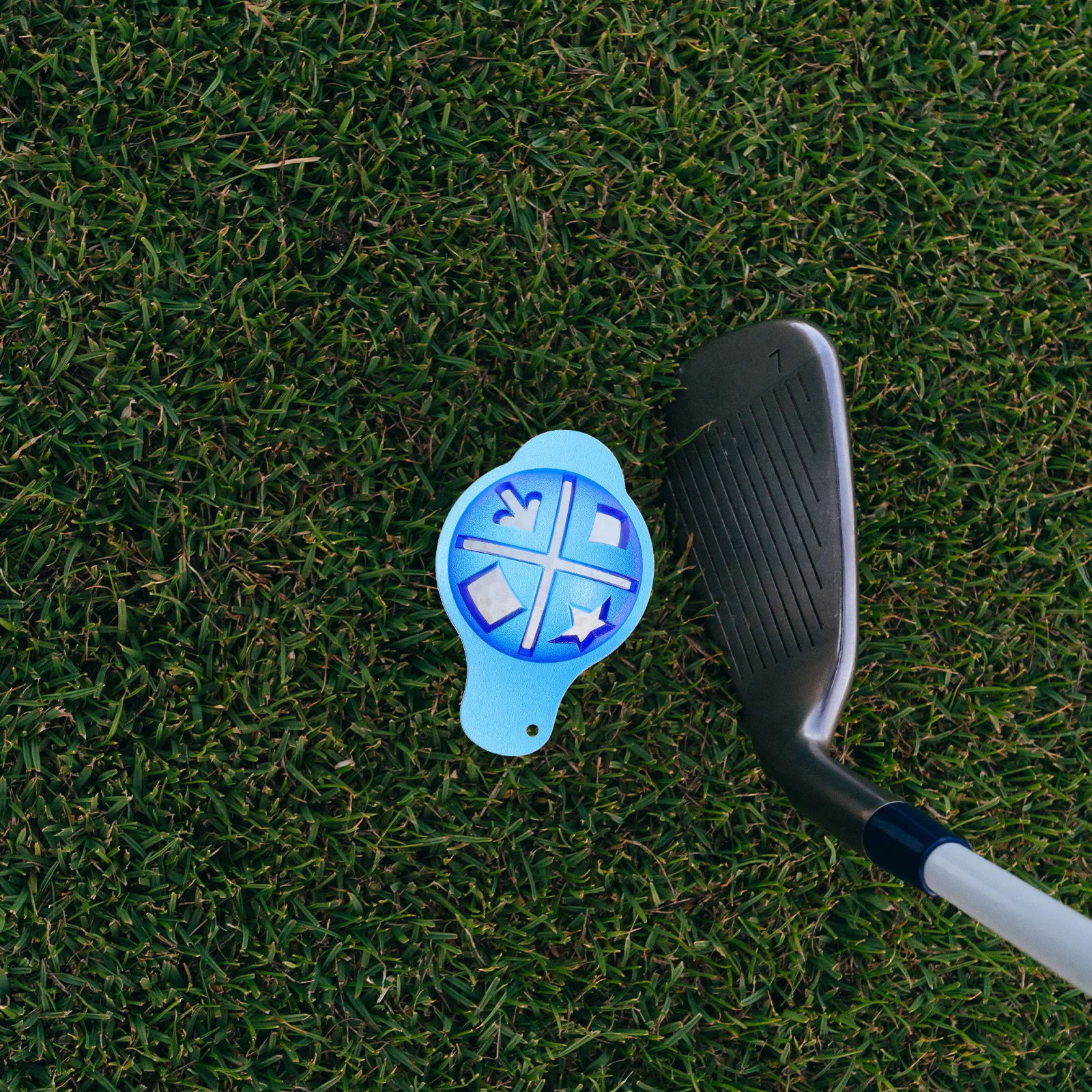 

Alignment Ball Marker Golf Tool with Clear Stencil Design for Positioning and Quick Marking Anywhere