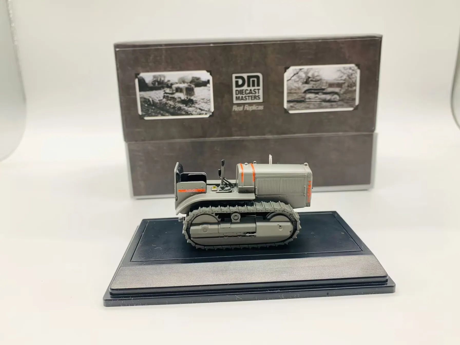 

1/50 игрушечная инженерная модель из сплава, коллекционная игрушка-двадцать тракторной фермы трекового типа-подарок на день рождения для мальчика, украшение сцены DM-85654