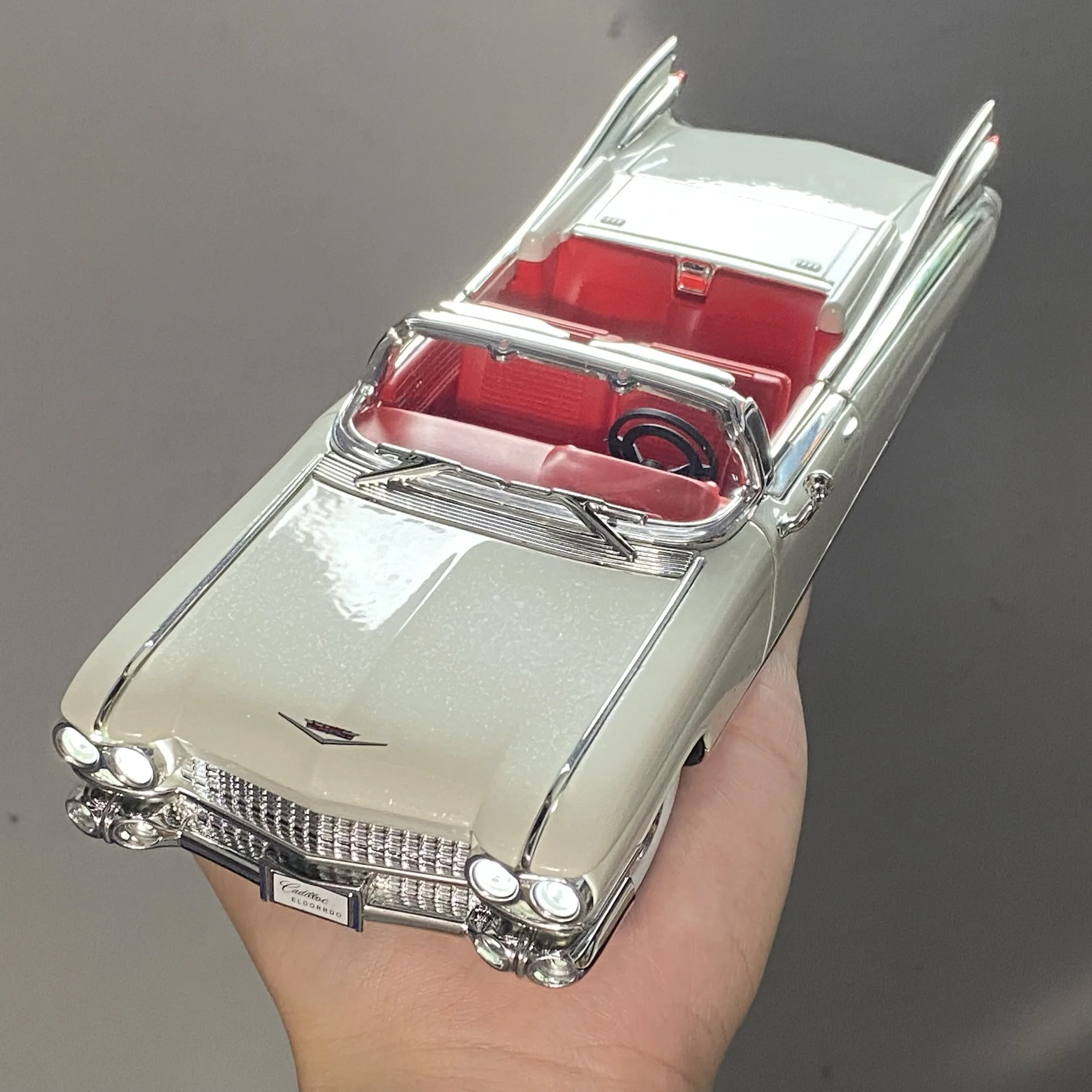 1:24 キャデラック エルドラド 1959 ダイキャストモデル