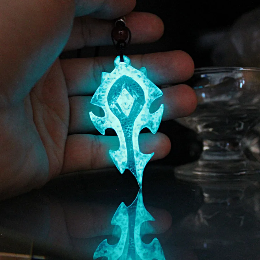 World of Warcraft WOW Necklace Alliance Horde GLOW in the DARK Pendants boys Gift