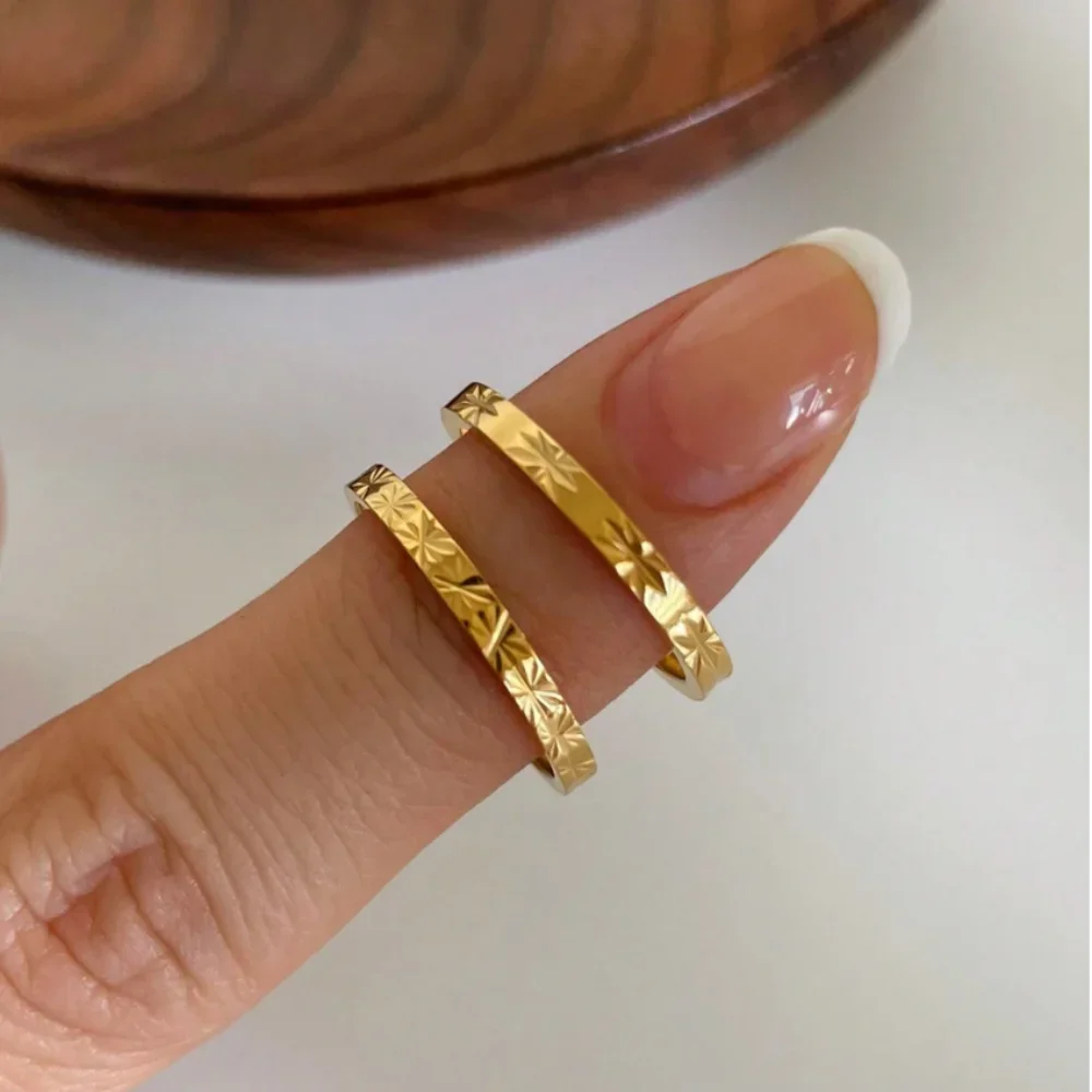 Mariasz Minimalist Stainless Steel Rings For Women Golden Stackable Starburst Textured Pattern Delicate Finger Joint Jewelry