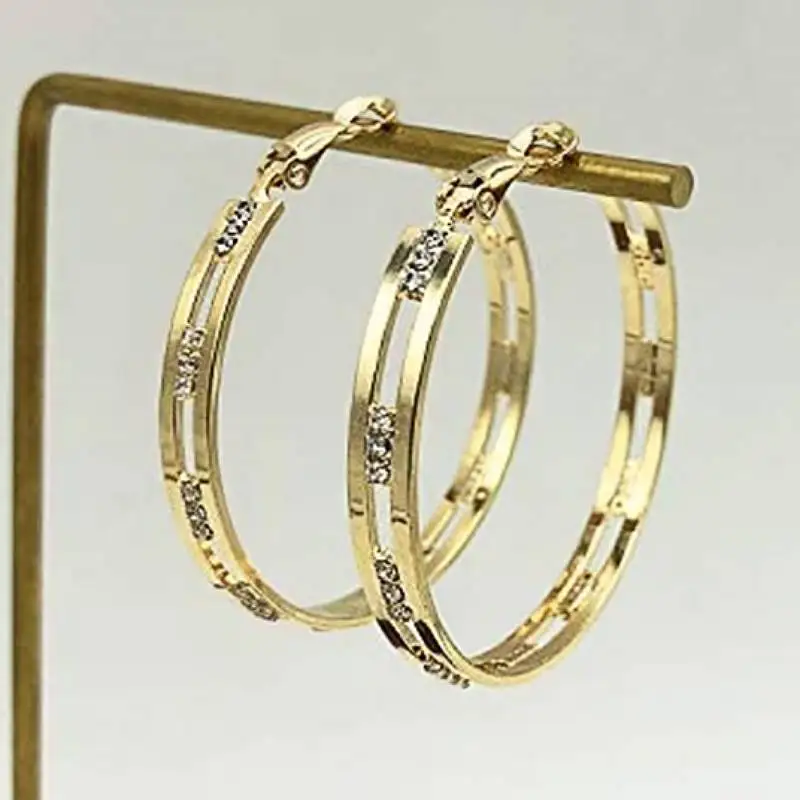 Huitan Line Design Damen-Ohrringe im modischen Kreis-Design, eingelegt mit glänzendem CZ, vielseitig einsetzbar, für Partys, Hochzeiten, elegante Accessoires, Schmuck