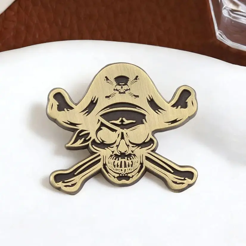 Vintage Pirate Skull Crossbones Brooch Gothic Punk Style Enamel Pin For Men Women Halloween Party Jewelry Accessories