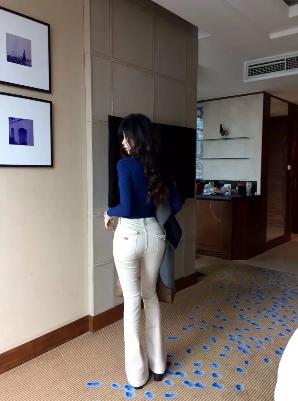 

Ele High Waist Cotton Stretch Denim Pants with Gold Bule Slim Fit Design Sensation Elastic Micro Flared Pants