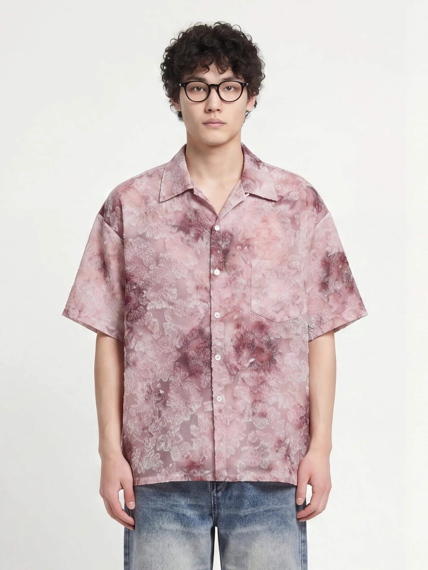 camisa-de-manga-corta-con-estampado-delicado-misty-rose-coleccion-verano-2026-diseno-elegante-origen-chino-accesorio