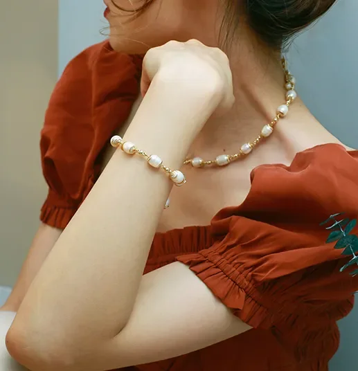 

Латунное ожерелье с настоящим натуральным жемчугом в стиле ретро из 18-каратного золота, свадебные украшения, подиумное блестящее платье, топ в готическом стиле, японский, корейский стиль