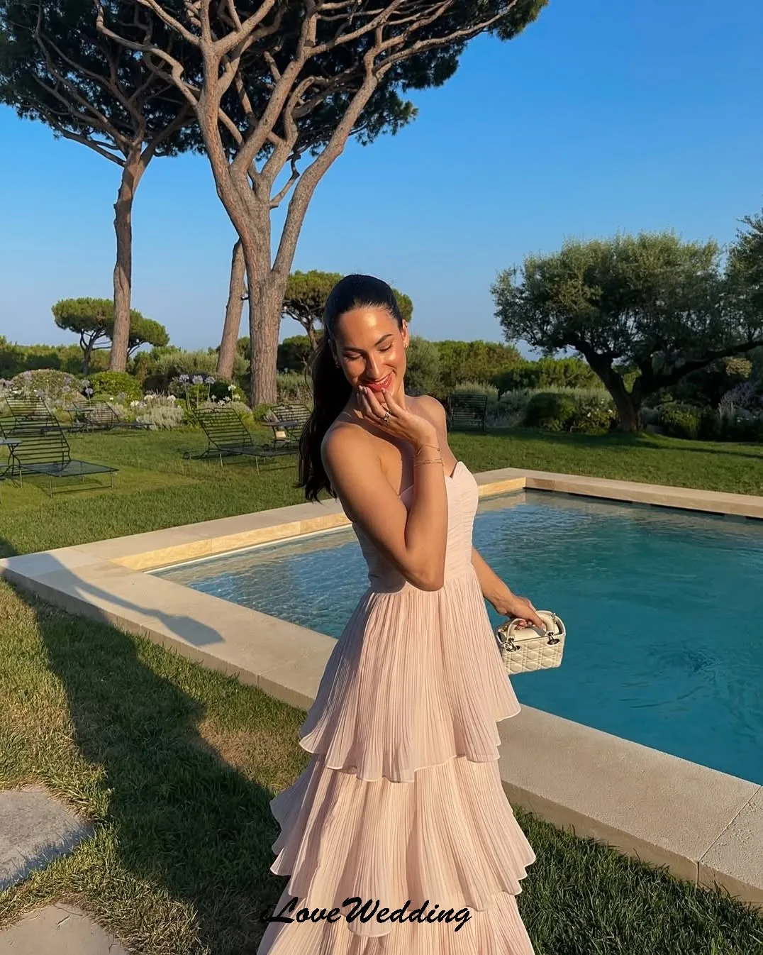 Vestidos de fiesta de gasa rosa sin tirantes 2025, elegante vestido de fiesta de boda con cuello en V para mujer, vestidos de graduación escalonados para invitados, Gala personalizada